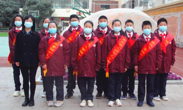 1星辰三班礼仪队 1星辰三班礼仪队